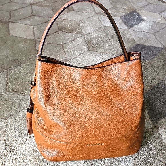 Michael Kors Kip Large Leather Bucket Bag - Picture 1 of 2